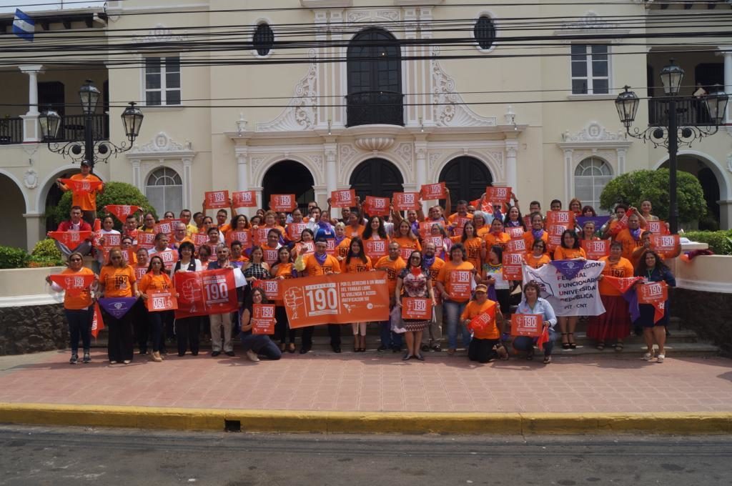 Presentes en el 2&ordm; Encuentro de Mujeres Sindicalistas de la CONTUA