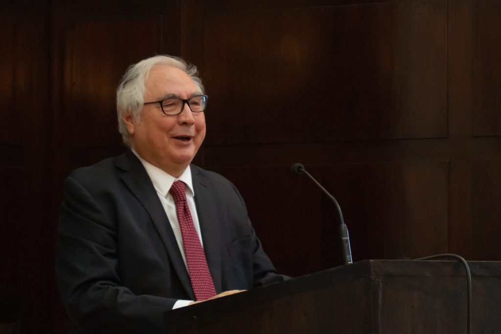 El sociólogo español Manuel Castells recibió el doctorado Honoris Causa en la UBA