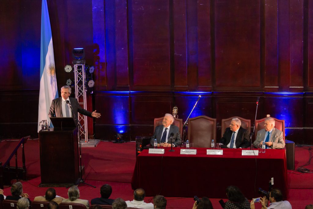 Ginés González García recibió el Doctorado Honoris Causa por la UBA