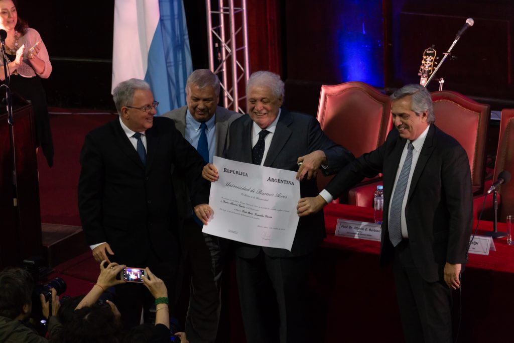 Ginés González García recibió el Doctorado Honoris Causa por la UBA