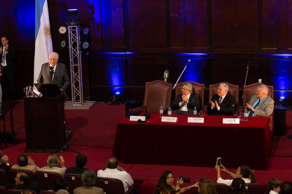 Ginés González García recibió el Doctorado Honoris Causa por la UBA